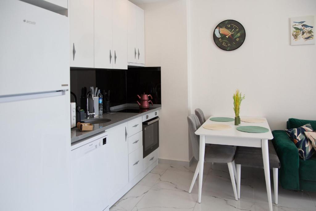 هتل آرت لایف آپارتمانز (فاونا) - ArtLife apartments (FAUNA)
