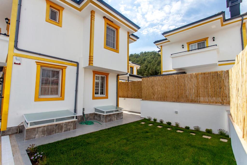 هتل روزز ویلا - Roses Villa