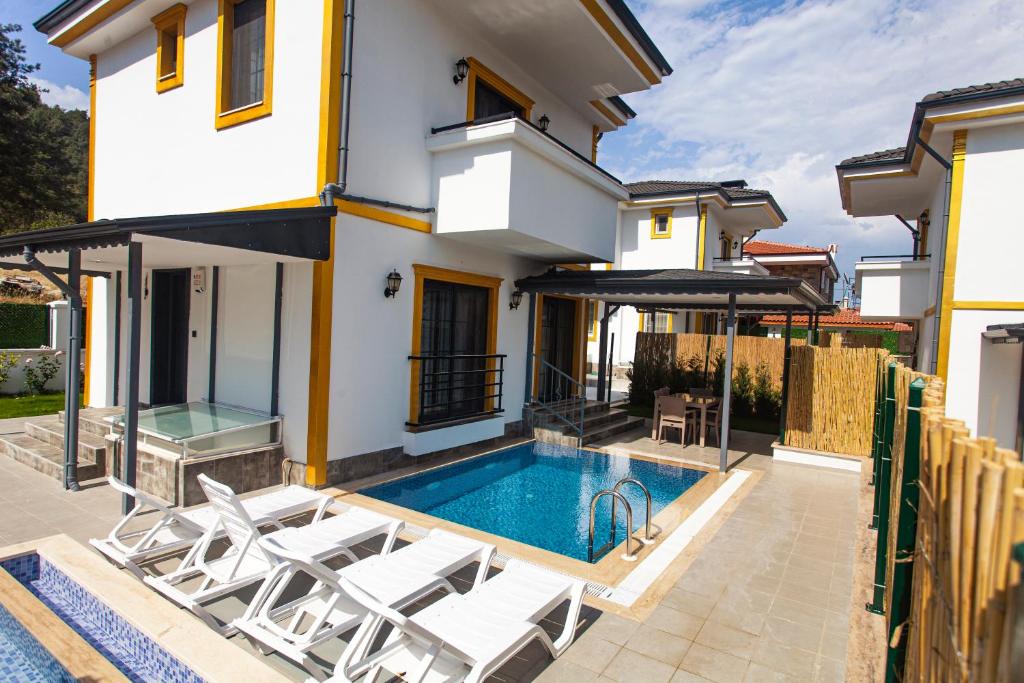 هتل یلّو ویلا - Yellow Villa