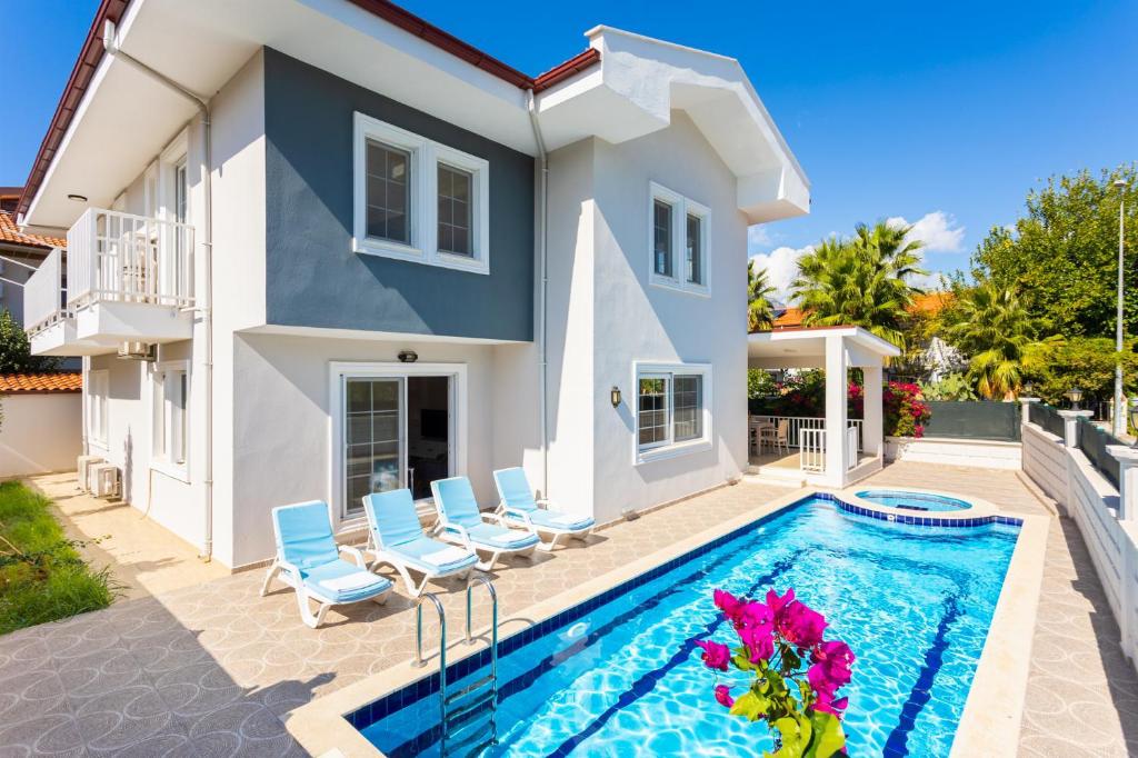 هتل ویلّا کپنترل Villa Capital