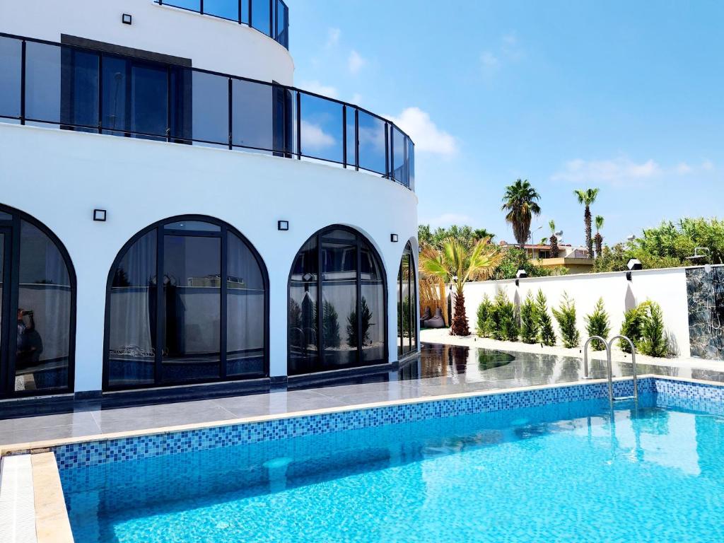 هتل لاکچری ویلا ایمپریال Luxury villa imperial