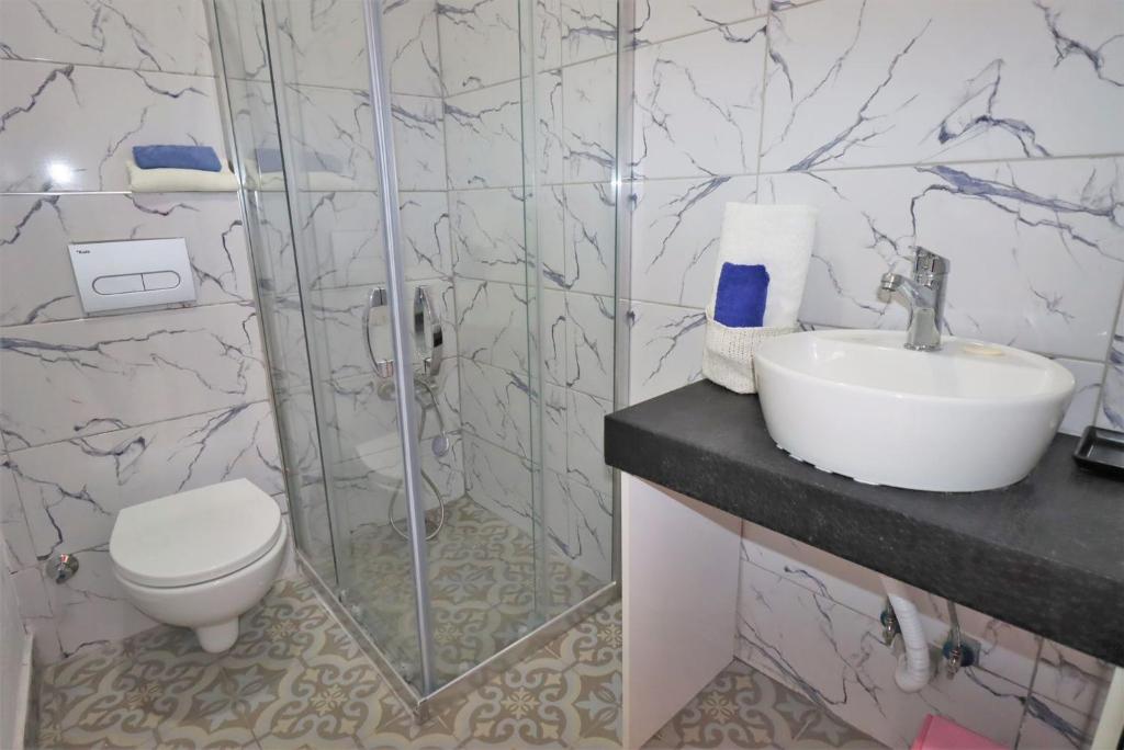 هتل فاین واگنگ میتن ایم زنتروام - Feine Wohnung mitten im Zentrum