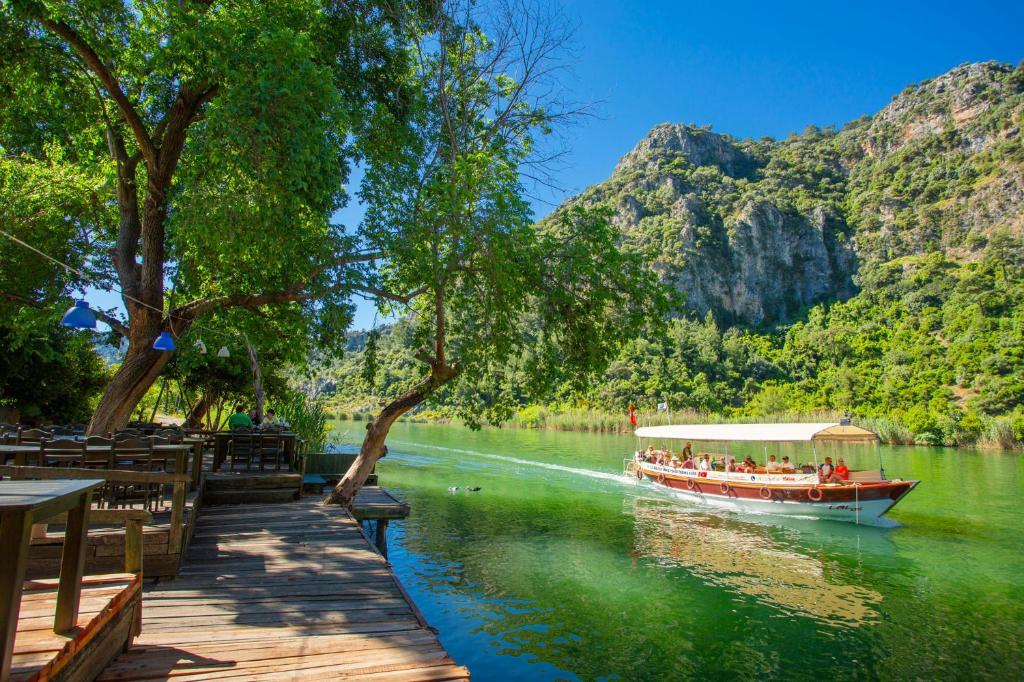 هتل ویلا دیزی Villa Daisy