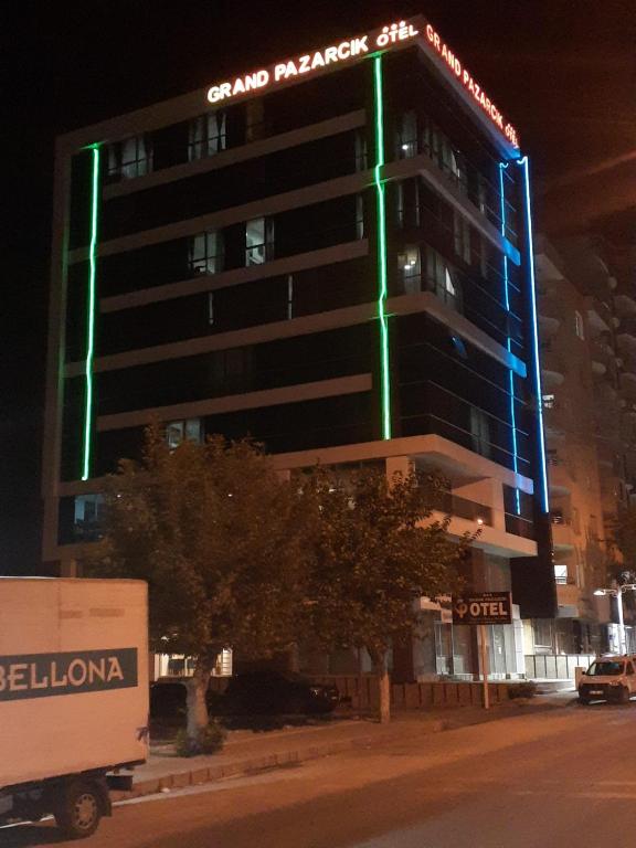 هتل گرانداپازارچیکاوتل - GrandPazarcıkOtel