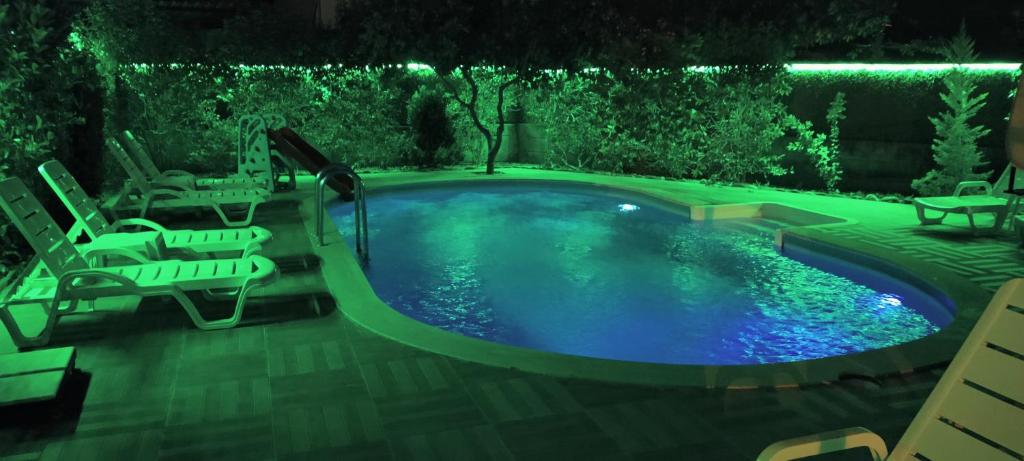 هتل آرسلان ویلا ویت پول - Arslan Villa with Pool