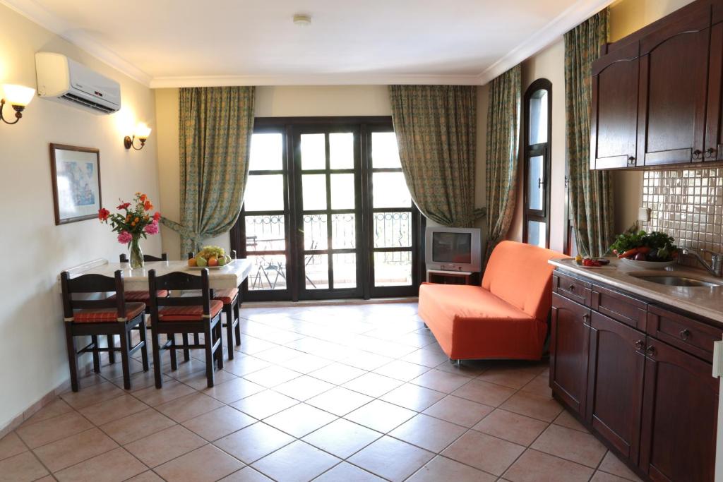 کلاب ترکوآیز هتل - club turquoise hotel