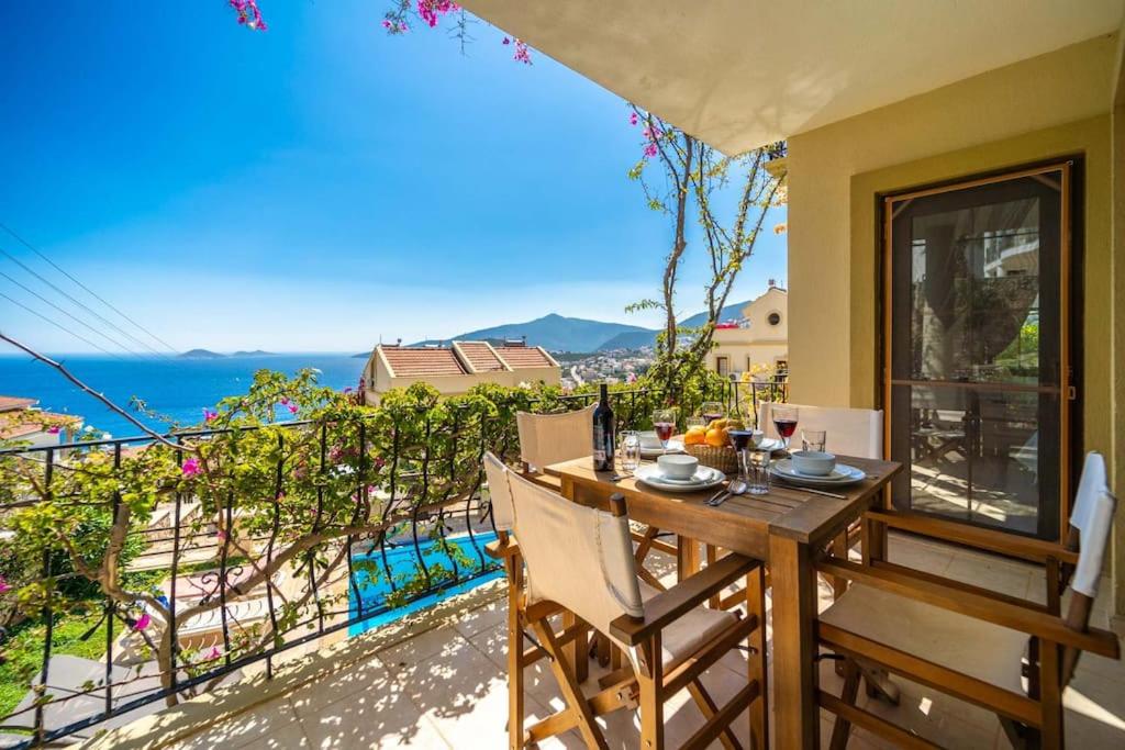 هتل آزور آپارتمان ویت سی ویو این کالتن Azure Apartment with Sea view in Kalkan