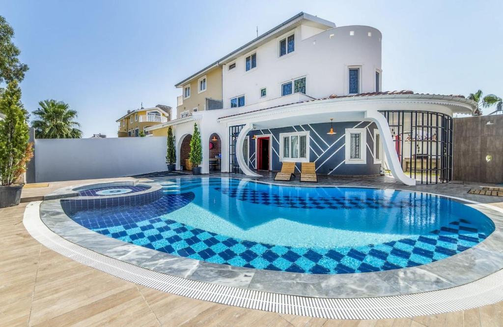 هتل اکستراوردینری ویلا وید پرایوت پول این آنتالیا Extraordinary Villa with Private Pool in Antalya
