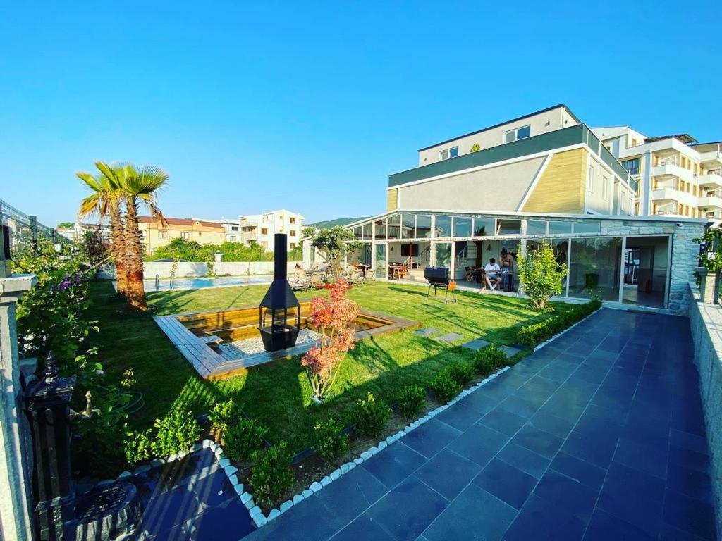 رویالوا هتل - Royalova Hotel