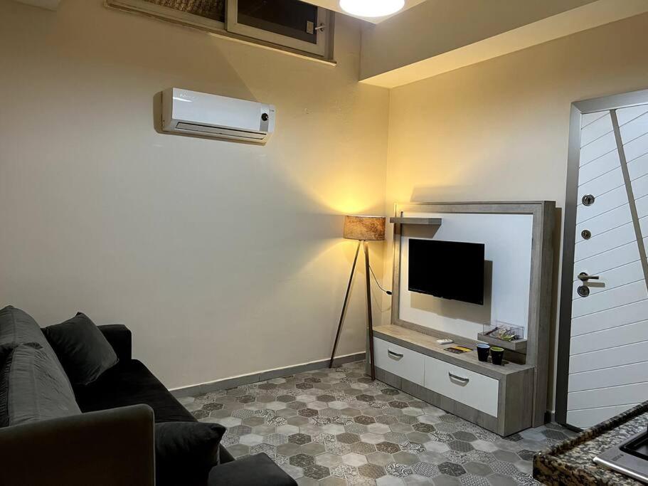 هتل بیسمنت فلور، مرکزی، ارستا مال کارسی '21' - Basement Floor, Merkezi, Erasta Mall karşısı '21'
