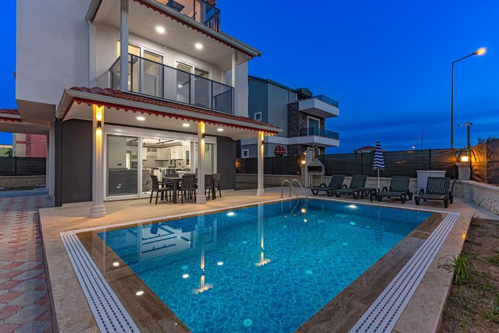 هتل نیر بای د لند آف لیجنز پرایوت پول ویلا سان NEAR BY THE LAND OF LEGEND’S PRIVATE POOL VILLA SUN