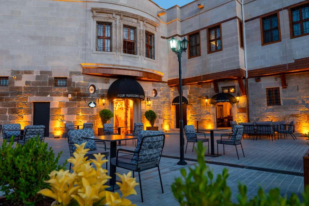 فور منشنز هتل - Four Mansions Hotel