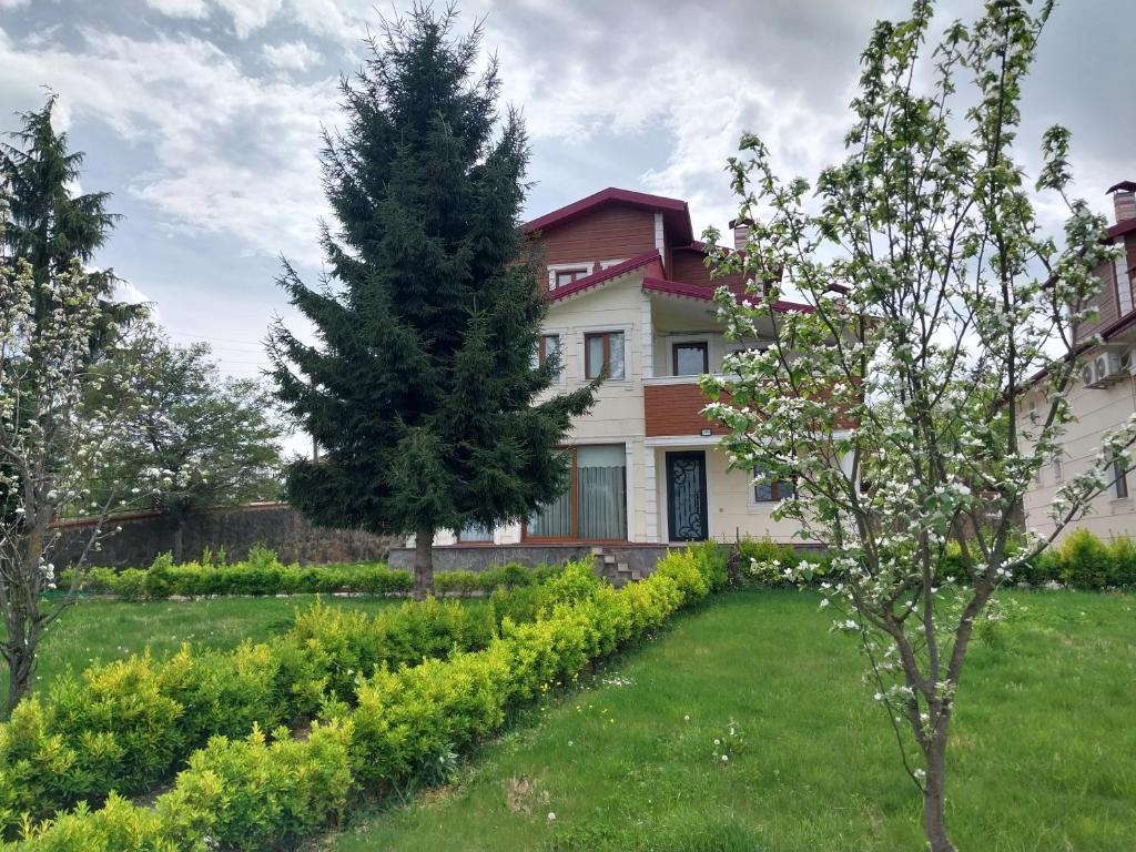 هتل بیگ گاردن اند سی ویو ویلا Big garden and sea view villa