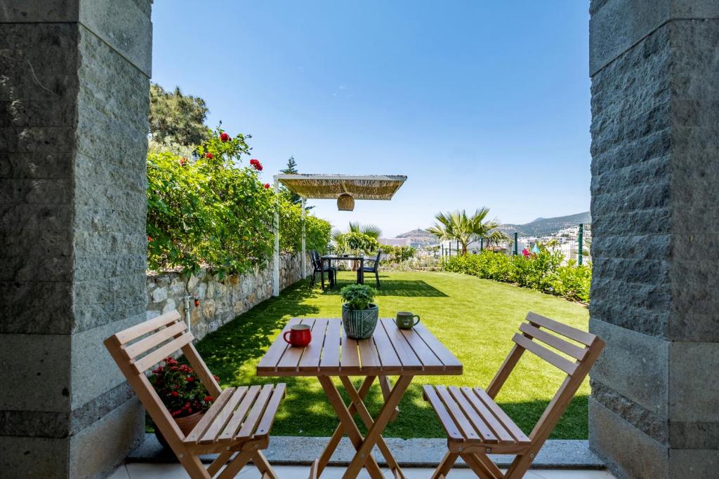 هتل ۲+۱ هاوس این بودروم سنتر وید سی ویو اند بیگ پرایوت گاردن - 2+1 House in Bodrum center with sea view and big private garden