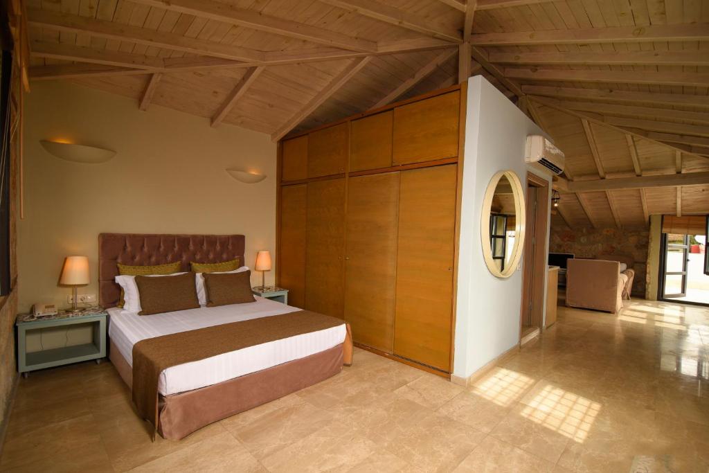 هتل اسپکتکولار پنت هاوس ویت ترس نزدیک هادرینز گیت Spectacular Penthouse with Terrace near Hadrian's Gate