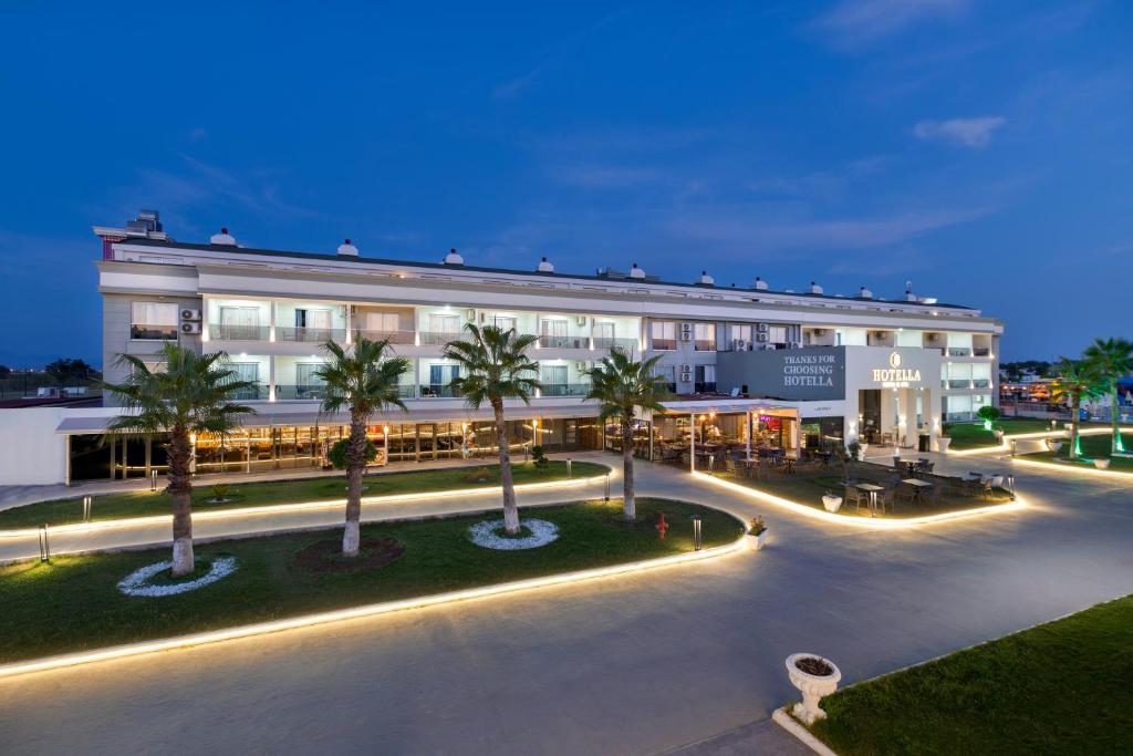 هتل هوتلا ریزورت اند اسپا Hotella Resort & Spa
