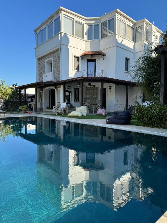 هتل بودرم مرکزده موستاکیل هاوزلو ویلا - Bodrum Merkezde Müstakil Havuzlu Villa