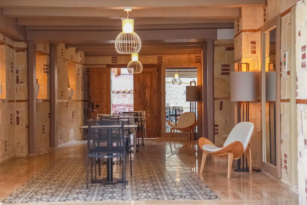 هتل پلزنت استودیو فلت ویت جکوزی نیار هیدریانز گیت - Pleasant Studio Flat with Jacuzzi near Hadrian's Gate