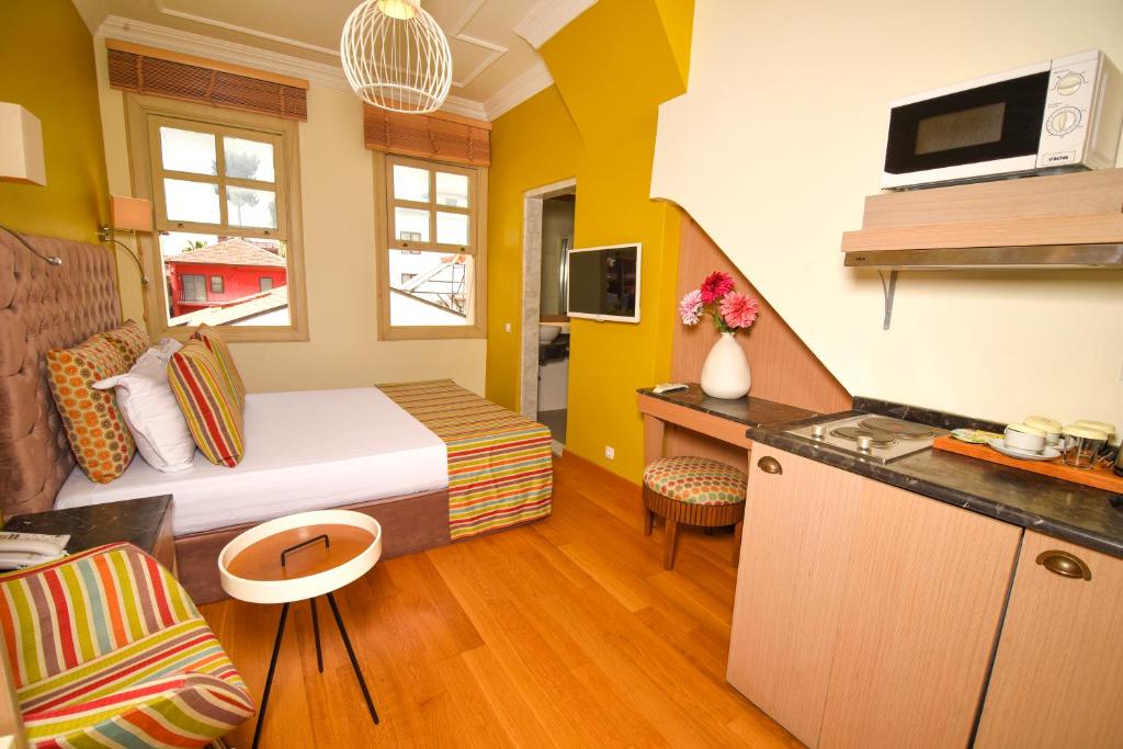 هتل تاپ فلت ویث لاولی گاردن نییر هدریانس گیت - Top Flat with Lovely Garden near Hadrian's Gate