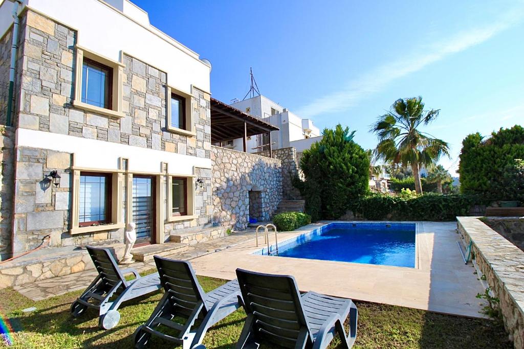 هتل ویلا سبا; یالی کاوکت اوزل هاوزلو 4+1 ویلا - Villa Seba; Yalıkavakta özel havuzlu 4+1 villa