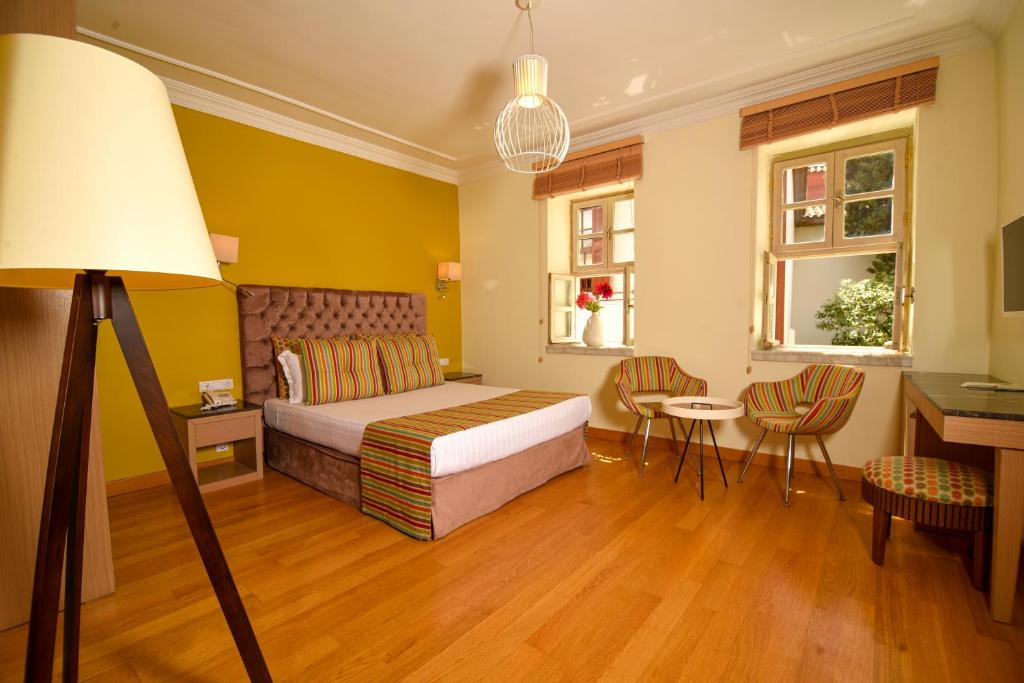 هتل کامفورتبل فلت ویت جاکوزی نیئر هیدریانز گیت Comfortable Flat with Jacuzzi near Hadrian's Gate
