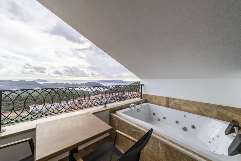 هتل نچر سی وی فلت ویت جکوزی این کاس آنتالیا Nature Sea View Flat with Jacuzzi in Kas Antalya