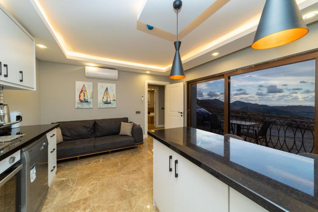 هتل فلت ویت جاکوزی اند سی ویو این کاس آنتالیا Flat with Jacuzzi and Sea View in Kas Antalya