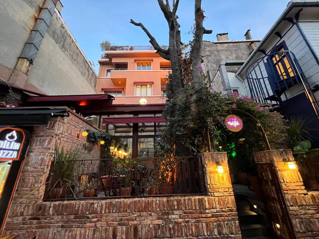 هتل بیکم هاستل BKM Hostel