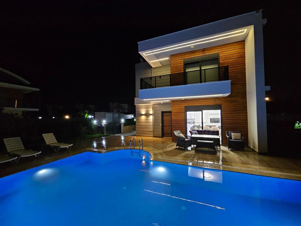 هتل این کردیبل لاکژری ویلا 3 بدرومز اند ا هال Incredible luxury villa 3 bedrooms and a hall
