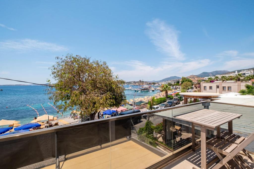 هتل سیفرانتی فلت ویت بریتز تیکینگ سی ویو این بودروم - Seafront Flat with Breathtaking Sea View in Bodrum