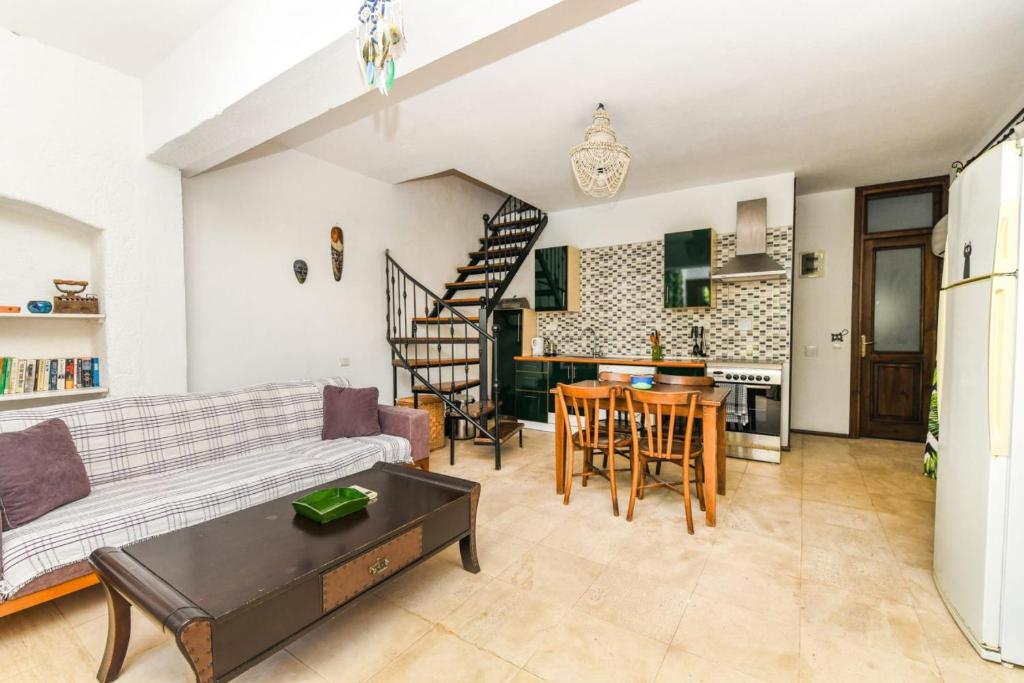 Duplex House with Shared Pool near Beach in Kalkan