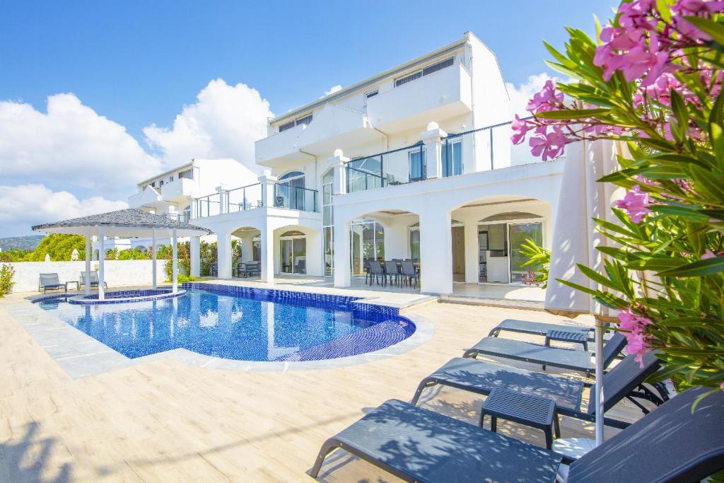 هتل اورکا ورد ویلا 1 - Orka World Villa 1