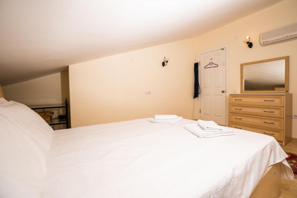 Lovely Flat near Beach with Shared Pool in Kalkan