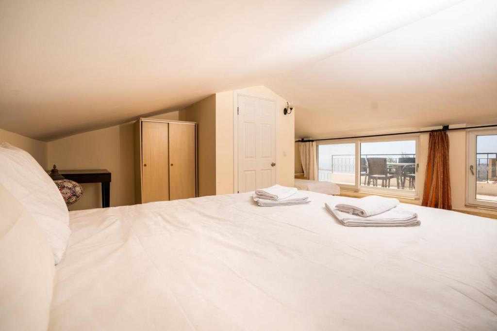 Lovely Flat near Beach with Shared Pool in Kalkan