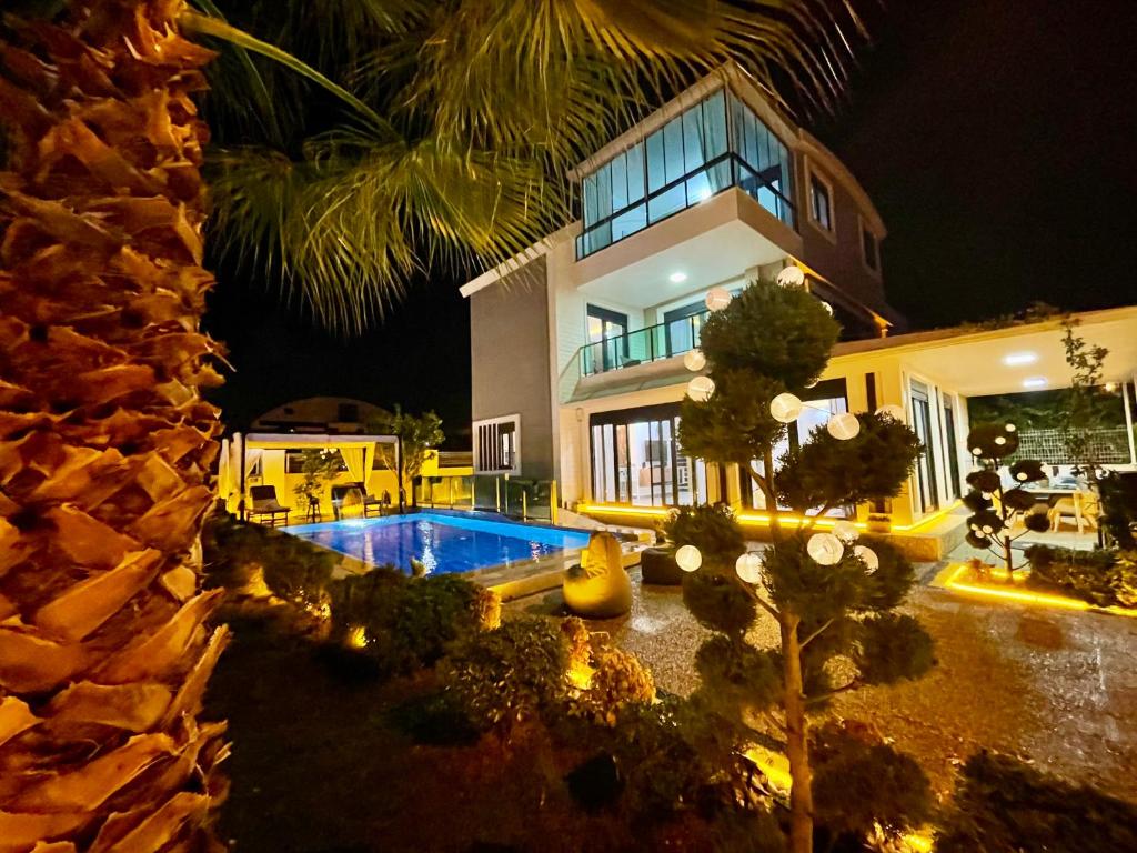 هتل ویلا آنا بل1 ویت سوئیمینگ پول اند جکوزی، 3 فلورز Villa Annabèll1 with Swimming pool and Jacuzzi, 3 floors