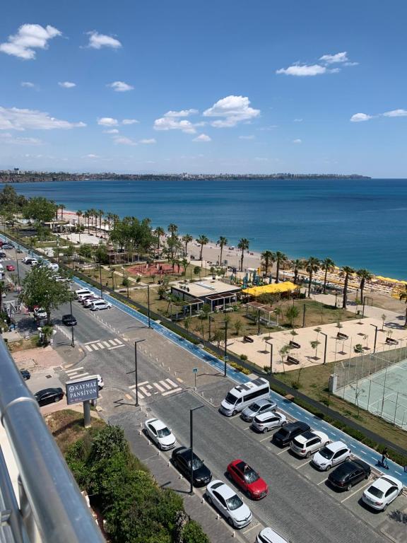 هتل هارت آو د سیتی ویت یونیق ویوز آو د سی. - Heart of the city with unique views of the sea.