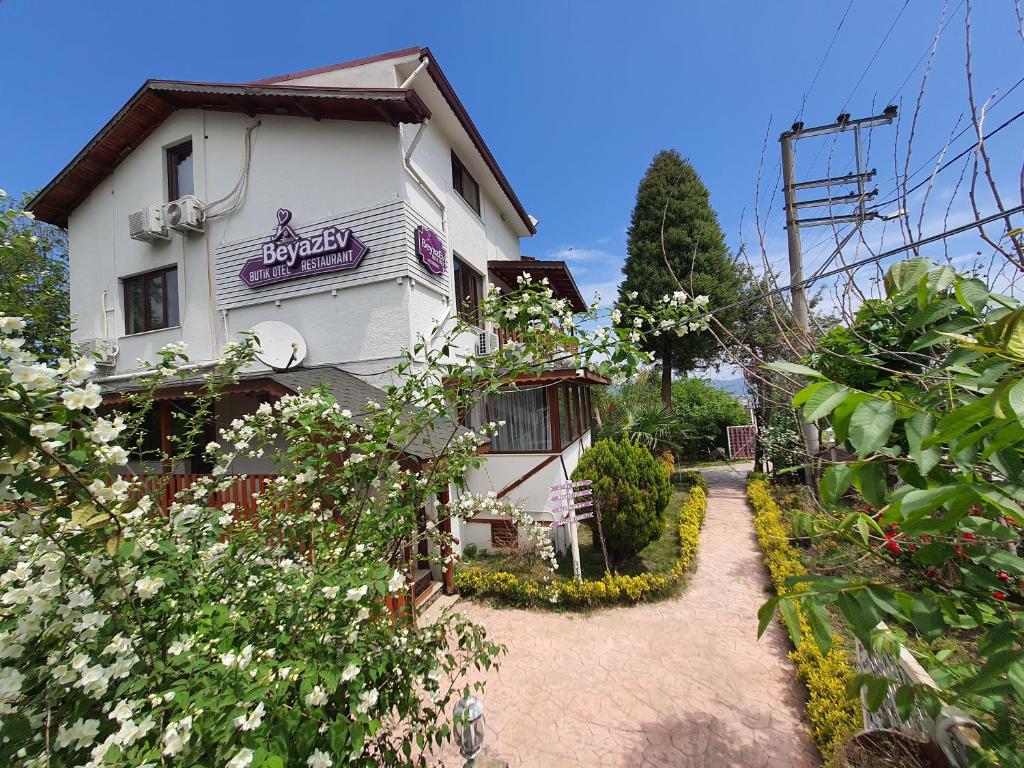 هتل بیا ز او (بی) توک او تل ما شو کیه - BEYAZEV BUTİK OTEL MAŞUKİYE