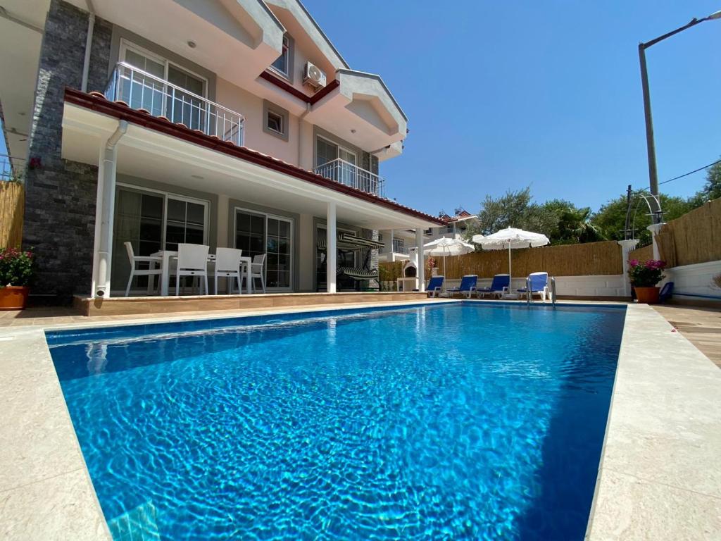 هتل ویلا سانرایز Villa Sunrise