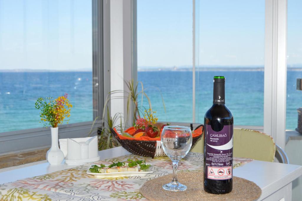 بوزکادا ای2 دنیز هتل Bozcaada e2 Deniz Otel