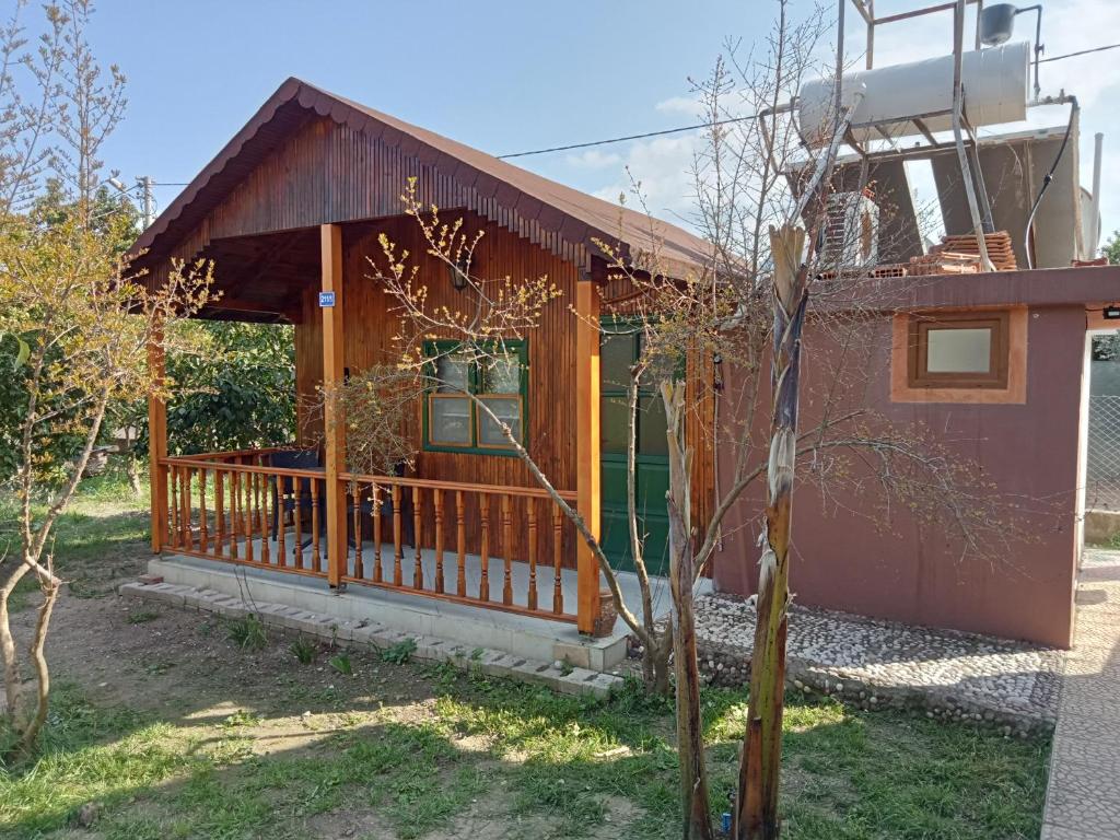 هتل بانگالو ویت اکسس تو ا لارج گاردن نیر بیچ Bungalow with access to a large garden near beach