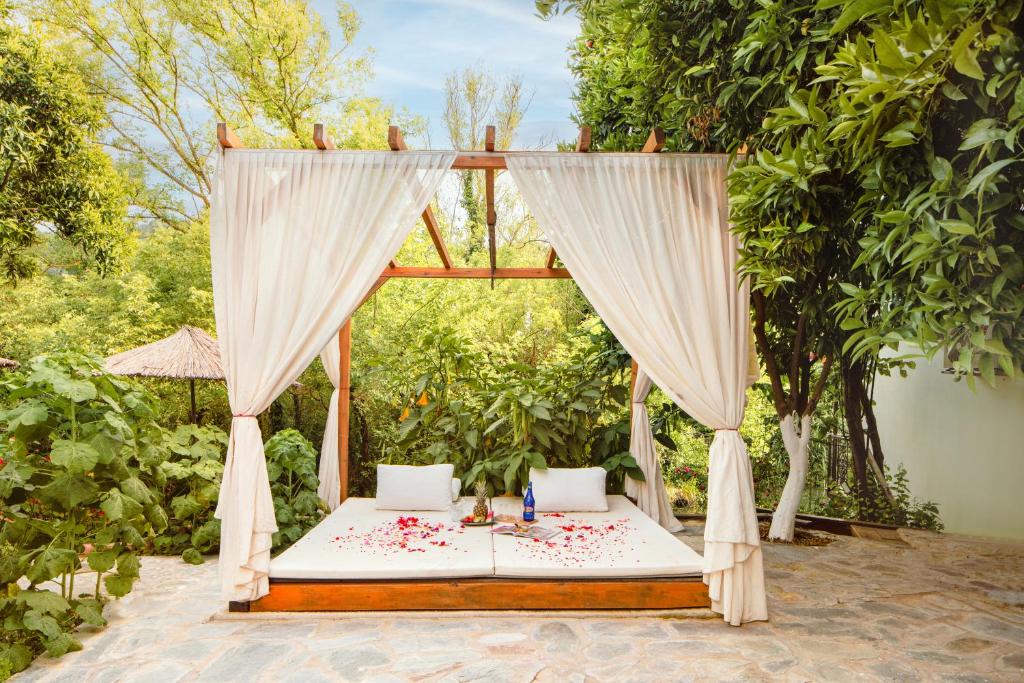 اورنج گاردن هتل آکی‌آکا - Orange Garden Hotel Akyaka