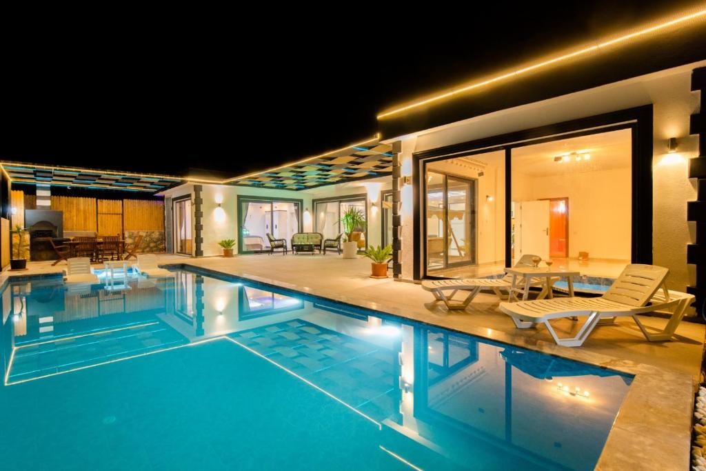 هتل کالکاندا حمام سونا و جکوزی ویلا گلف Kalkanda Hamam Sauna ve Jakuzili Villa Golf