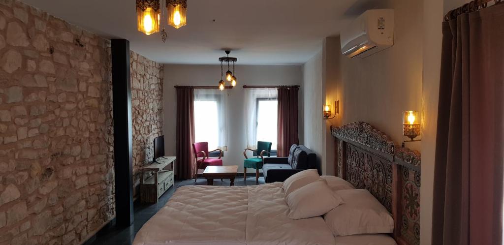 هتل چکرا سوئیتس اورلا CHAKRA SUITES URLA