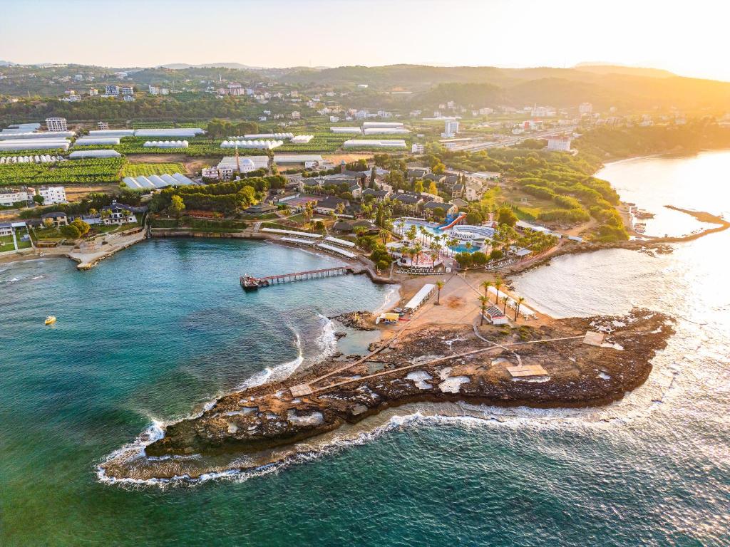 اوز هتلز اینچکوم بیچ Oz Hotels Incekum Beach