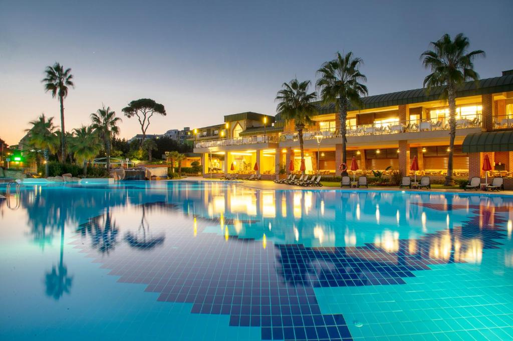 هتل مدورلد هلث اند رهازبیلی ت مرکز پاینه بیچ بُلک MEDWORLD Health & Rehabilitation Center Pine Beach Belek
