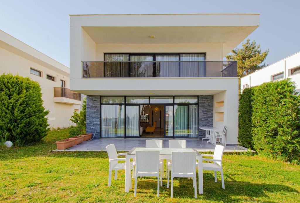 هتل دلکس ویلا کوش آداسی DELUXE VİLLA Kuşadası