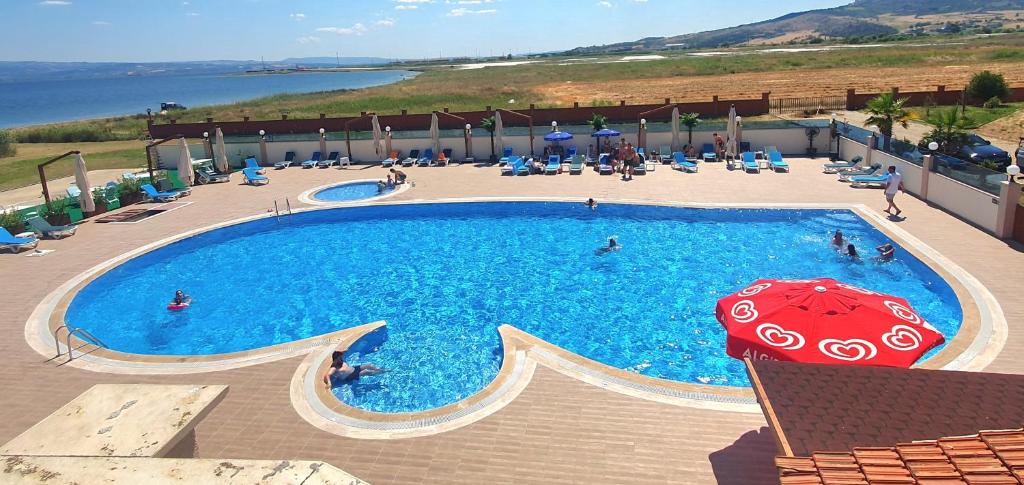 فلاورا هتل - Flora Hotel