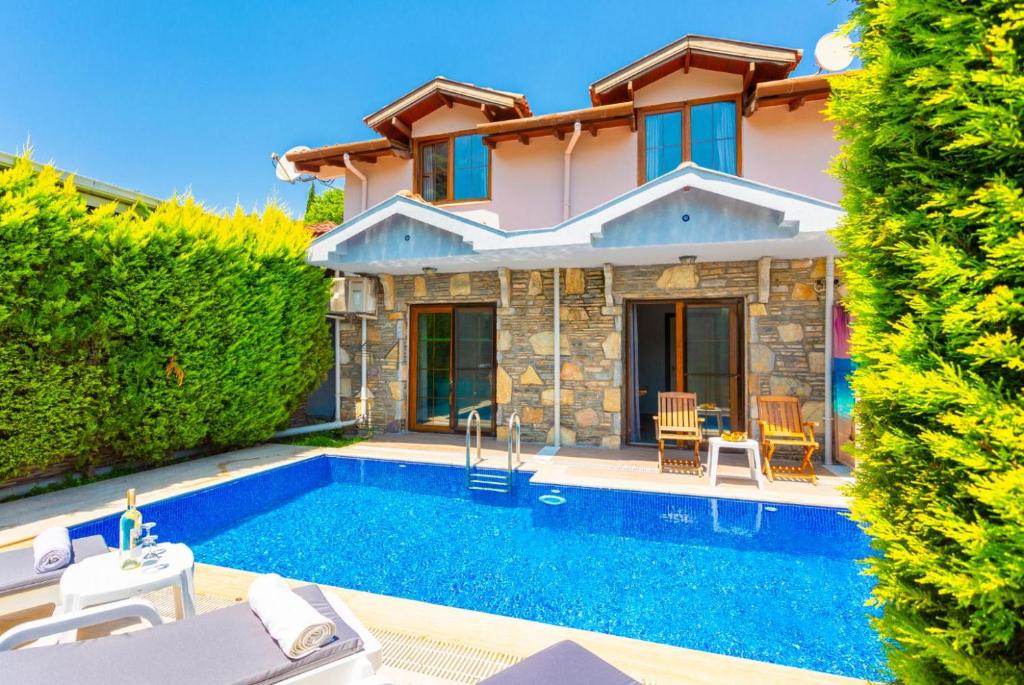 هتل ویلا دنیز پارادایس Villa Deniz Paradise