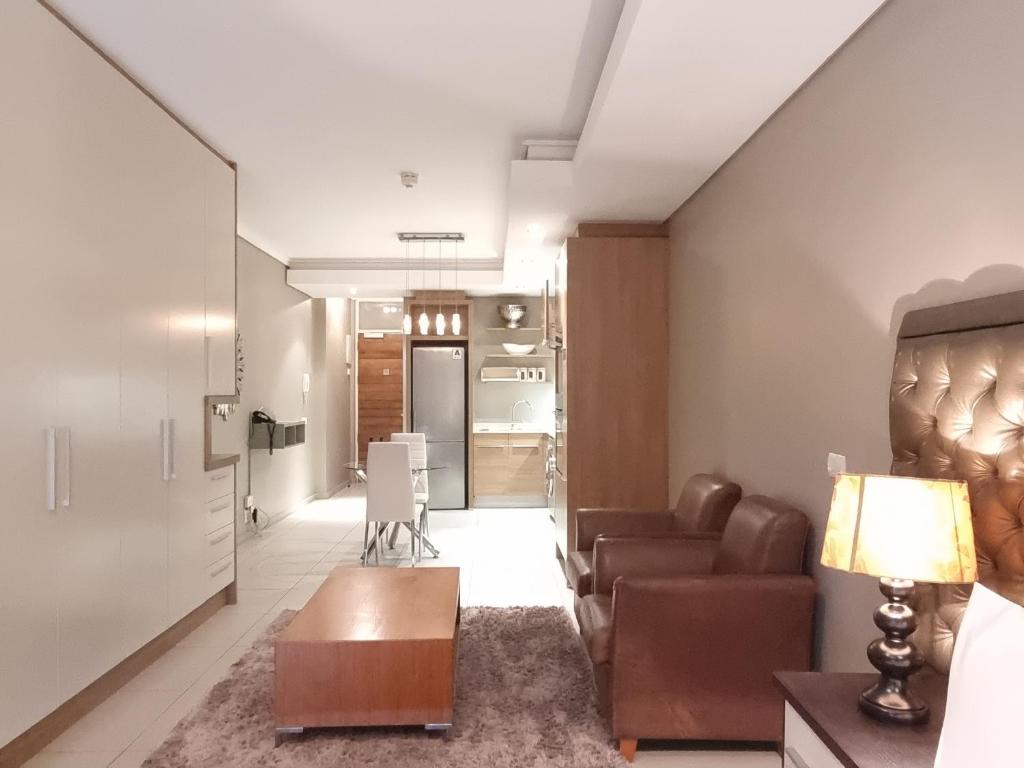 هتل ذا رزییدنسز ات کریستال تاورز The Residences at Crystal Towers
