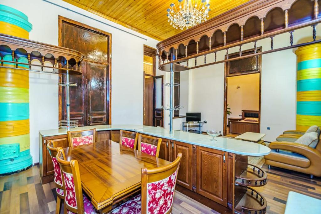 هتل 3 بیدرومز استریت نizamی-خاگانی - 3 bedrooms Street Nizami-Khagani